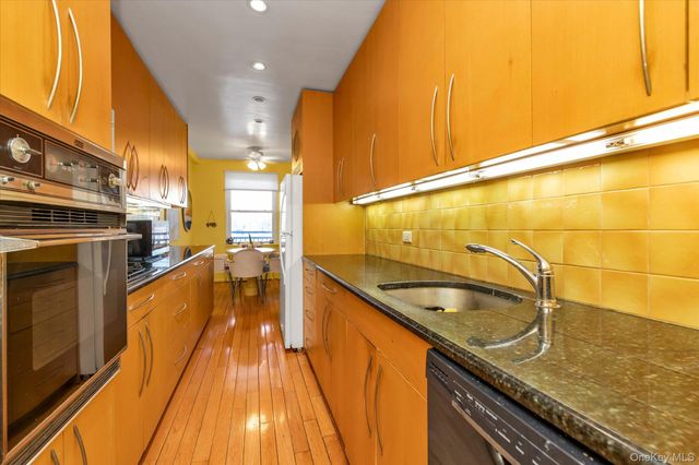 30 Stoner Avenue 3O, Great Neck, NY 11021