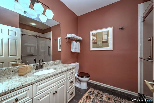 1 Indian Neck Avenue 4, Branford, CT 06405