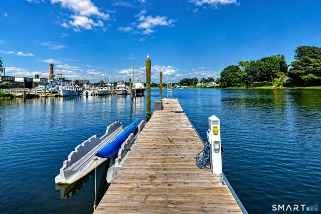 1 Indian Neck Avenue 4, Branford, CT 06405