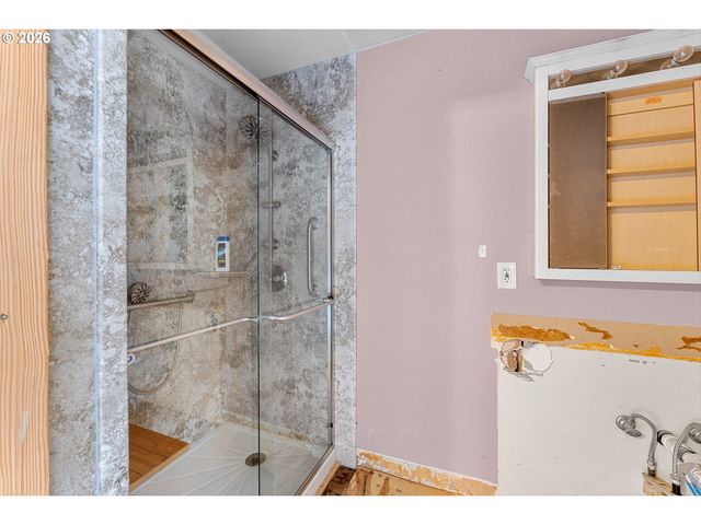 23163 Se VAN CUREN Rd, Eagle Creek, OR 97022