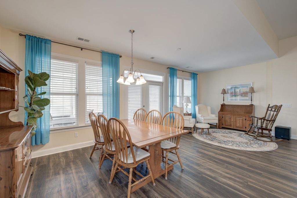 Image 5 of property listing at 2077 Barn Swallow Road, Summerville, SC 29483