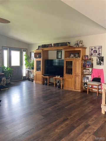 5352 Saint Louis Rock Road, Villa Ridge, MO 63089