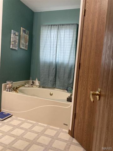 5352 Saint Louis Rock Road, Villa Ridge, MO 63089