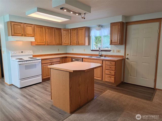 130 NE Evergreen Drive, Tahuya, WA 98588