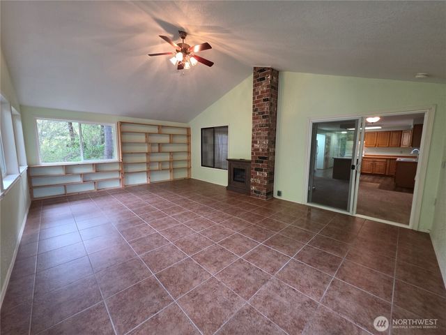 130 NE Evergreen Drive, Tahuya, WA 98588