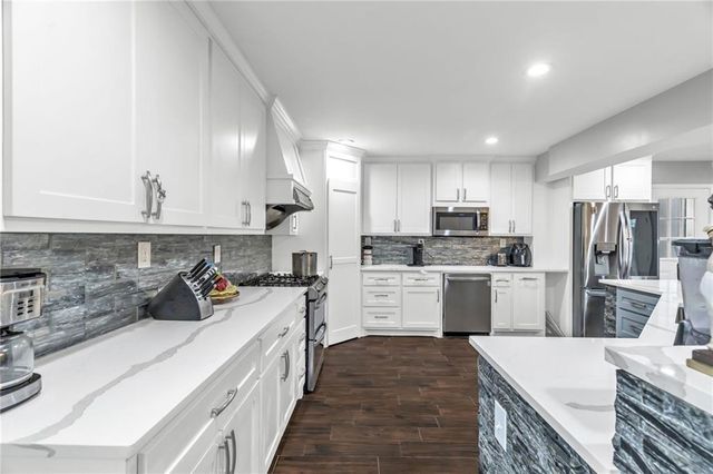 305 N 32nd Street, Kansas City, KS 66102