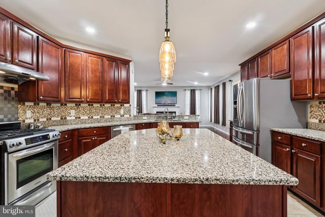 6 ALLUVIAL DR, Chesterfield, NJ 08515