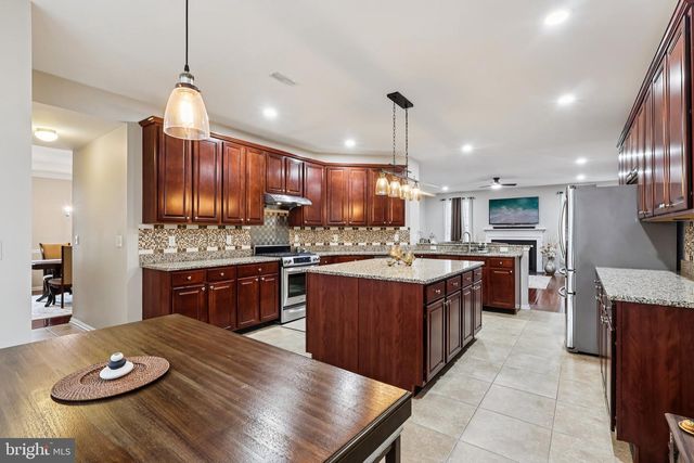 6 ALLUVIAL DR, Chesterfield, NJ 08515