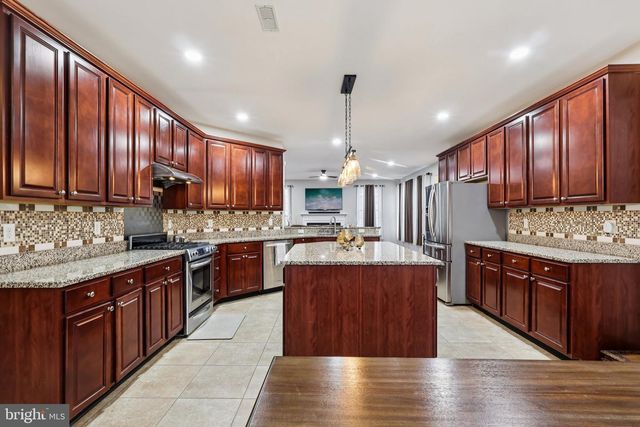 6 ALLUVIAL DR, Chesterfield, NJ 08515