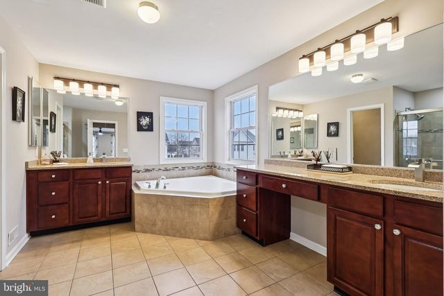 6 ALLUVIAL DR, Chesterfield, NJ 08515