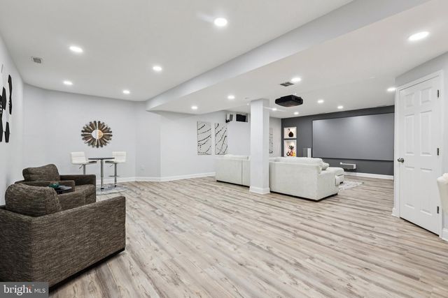 6 ALLUVIAL DR, Chesterfield, NJ 08515