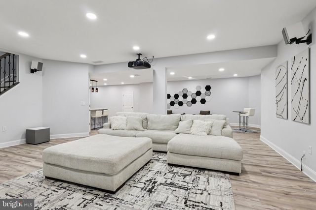 6 ALLUVIAL DR, Chesterfield, NJ 08515