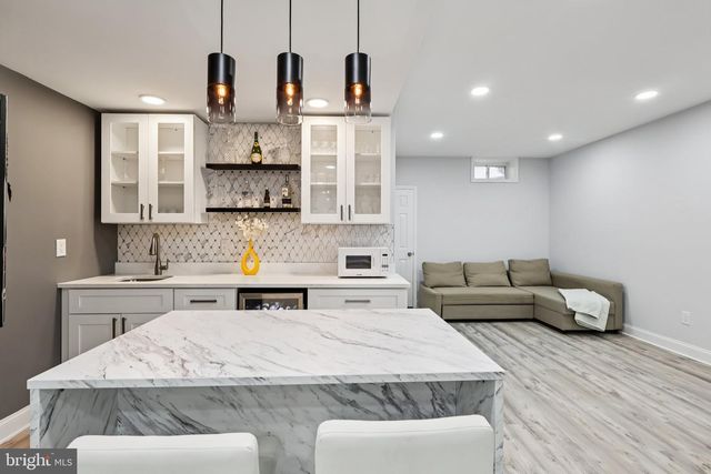 6 ALLUVIAL DR, Chesterfield, NJ 08515