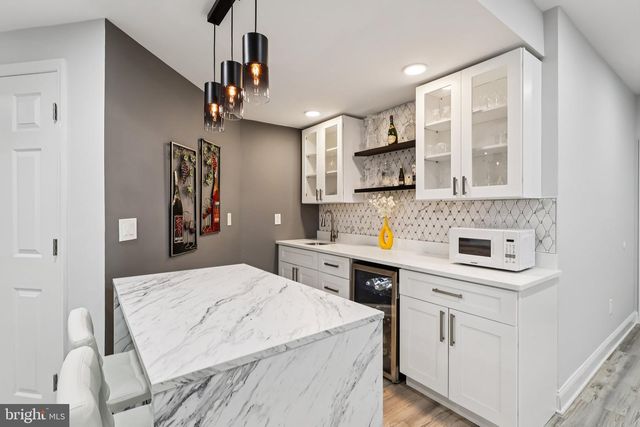 6 ALLUVIAL DR, Chesterfield, NJ 08515