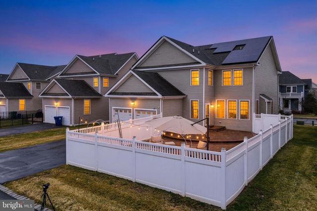 6 ALLUVIAL DR, Chesterfield, NJ 08515