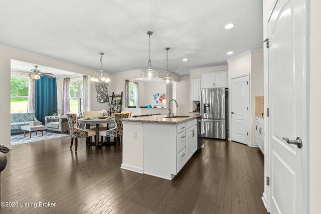 5601 Poplar Lakes Ln, Louisville, KY 40299