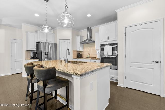 5601 Poplar Lakes Ln, Louisville, KY 40299