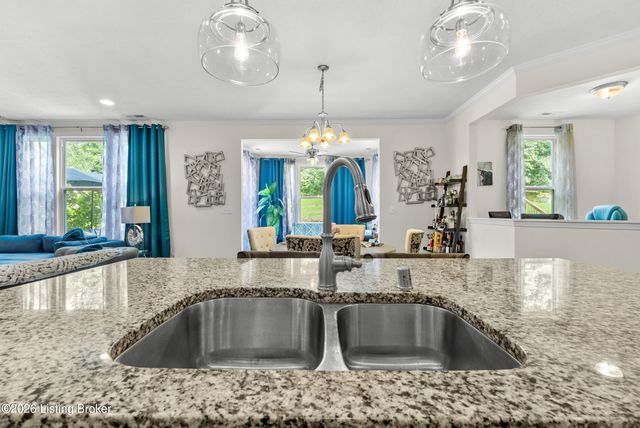 5601 Poplar Lakes Ln, Louisville, KY 40299