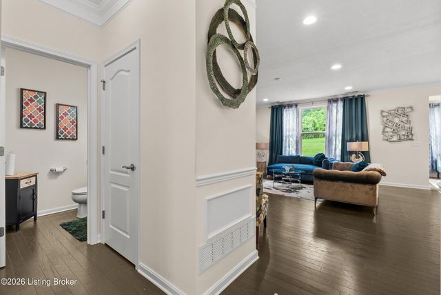 5601 Poplar Lakes Ln, Louisville, KY 40299