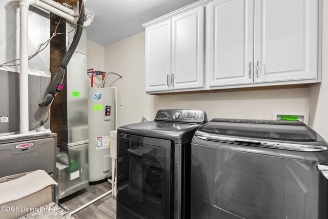 5601 Poplar Lakes Ln, Louisville, KY 40299