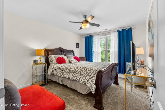 5601 Poplar Lakes Ln, Louisville, KY 40299