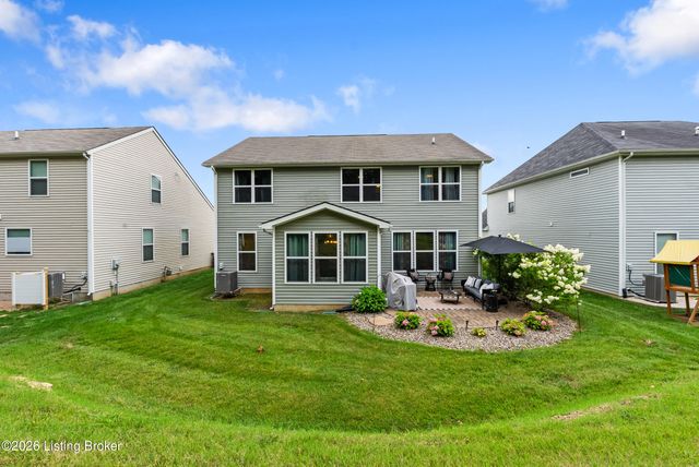 5601 Poplar Lakes Ln, Louisville, KY 40299