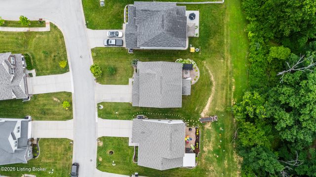 5601 Poplar Lakes Ln, Louisville, KY 40299