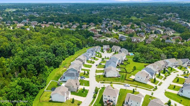 5601 Poplar Lakes Ln, Louisville, KY 40299