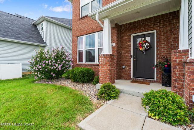5601 Poplar Lakes Ln, Louisville, KY 40299