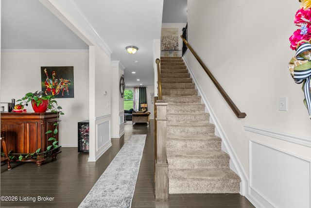 5601 Poplar Lakes Ln, Louisville, KY 40299