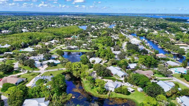 1225 SW Magnolia Bluff Drive, Palm City, FL 34990