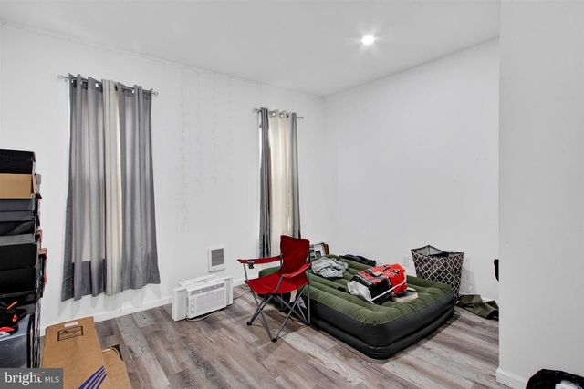 1045 CHESTNUT ST, Reading, PA 19602