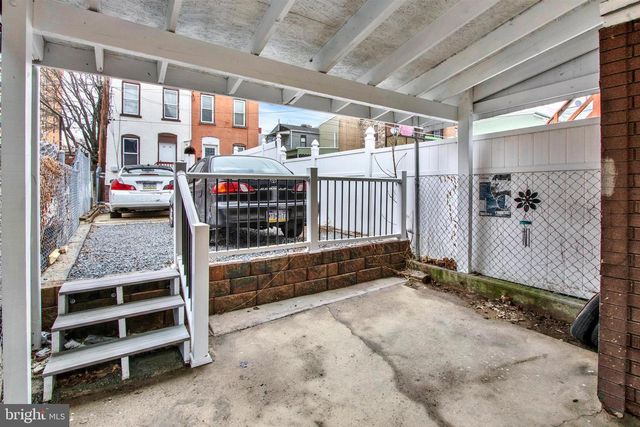 1045 CHESTNUT ST, Reading, PA 19602