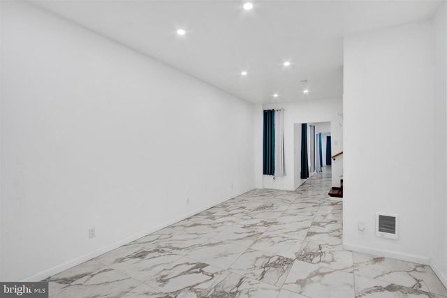 1045 CHESTNUT ST, Reading, PA 19602