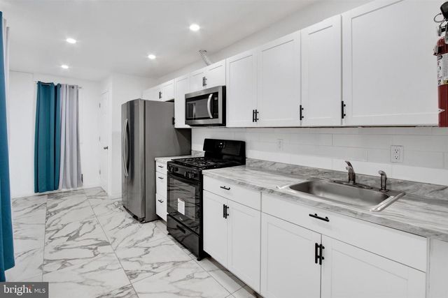 1045 CHESTNUT ST, Reading, PA 19602