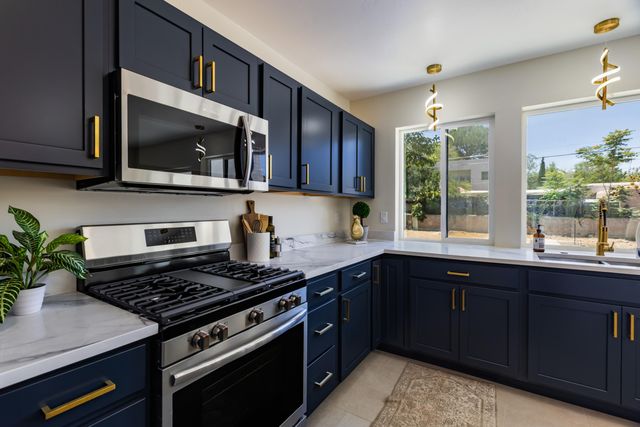701 Solano Drive SE, Albuquerque, NM 87108