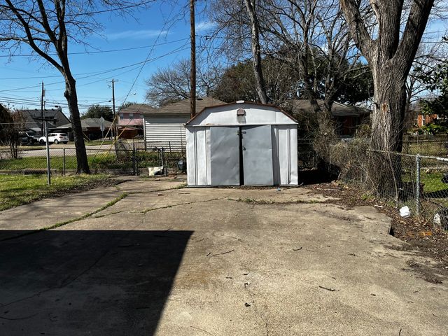 8907 Rustown Drive, Dallas, TX 75228