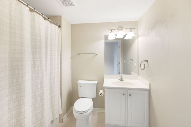 8505 Woodward Avenue 202, Woodridge, IL 60517