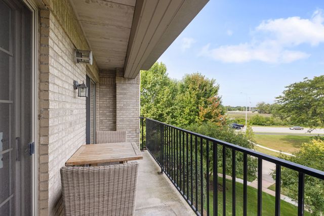 8505 Woodward Avenue 202, Woodridge, IL 60517