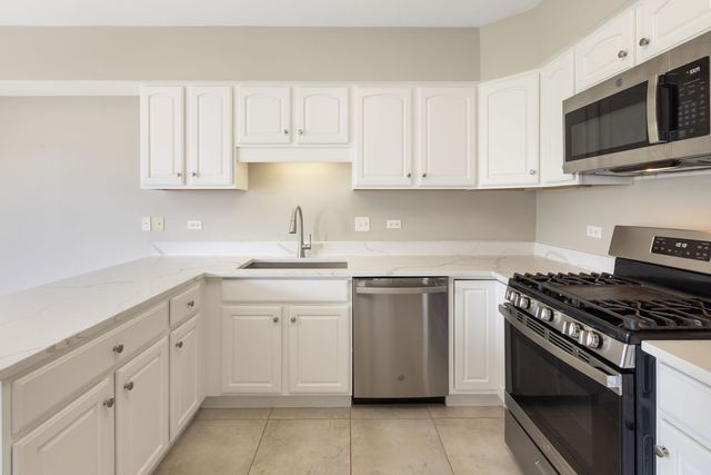 8505 Woodward Avenue 202, Woodridge, IL 60517