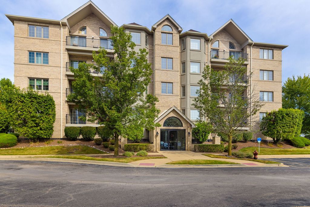 8505 Woodward Avenue 202, Woodridge, IL 60517