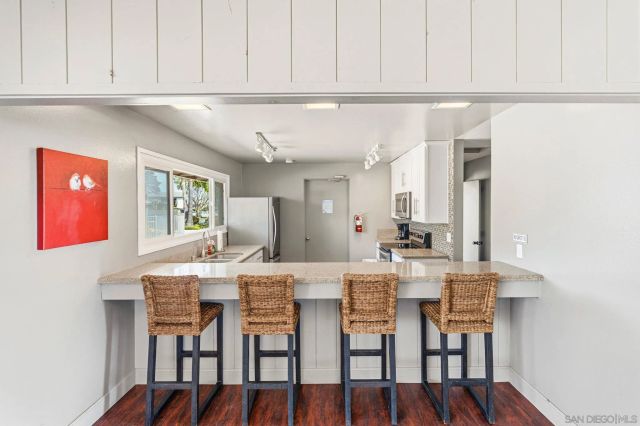 652 E Solana Circle, Solana Beach, CA 92075
