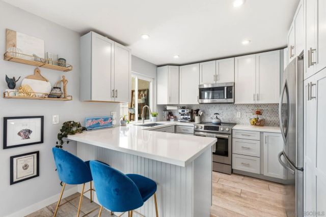 652 E Solana Circle, Solana Beach, CA 92075