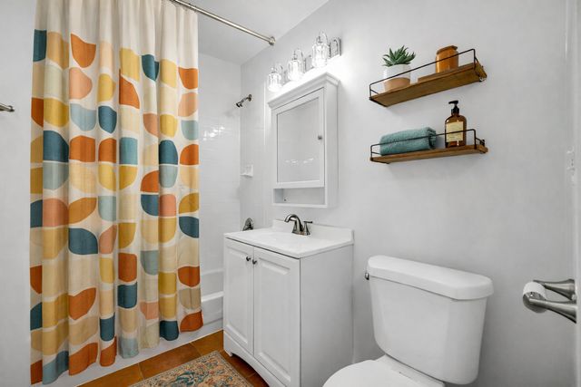 6419 S Kenwood Avenue, Chicago, IL 60637