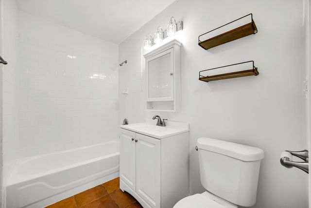 6419 S Kenwood Avenue, Chicago, IL 60637