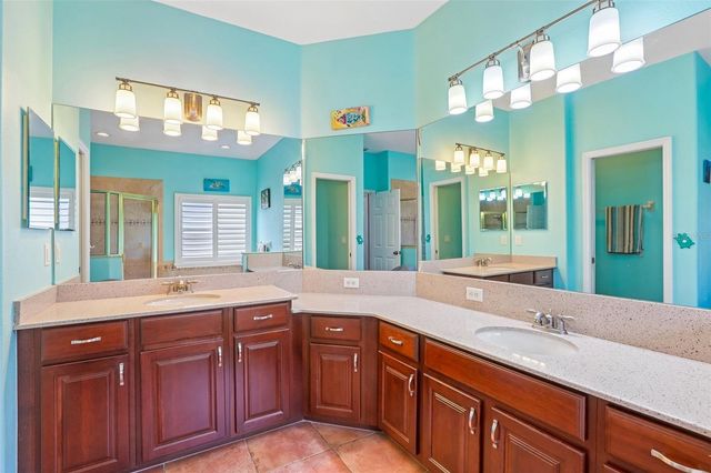 1638 MIRA LAGO CIRCLE, Ruskin, FL 33570