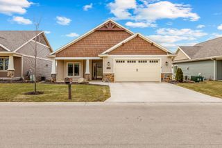 1425 PRAIRIE LAKE CIRCLE, Neenah, WI 54956
