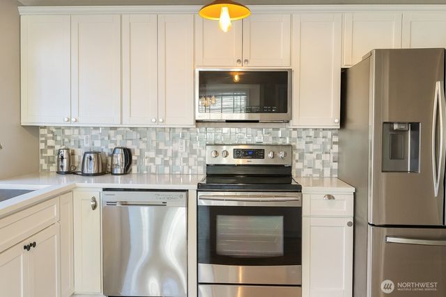 1723 SW 324th Street, Federal Way, WA 98023