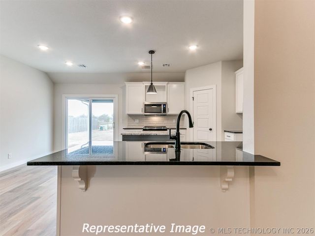 7617 E 89th Street North, Owasso, OK 74055