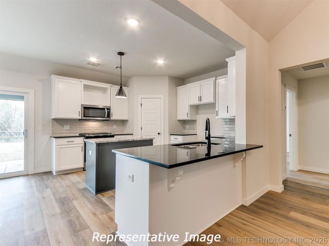7617 E 89th Street North, Owasso, OK 74055